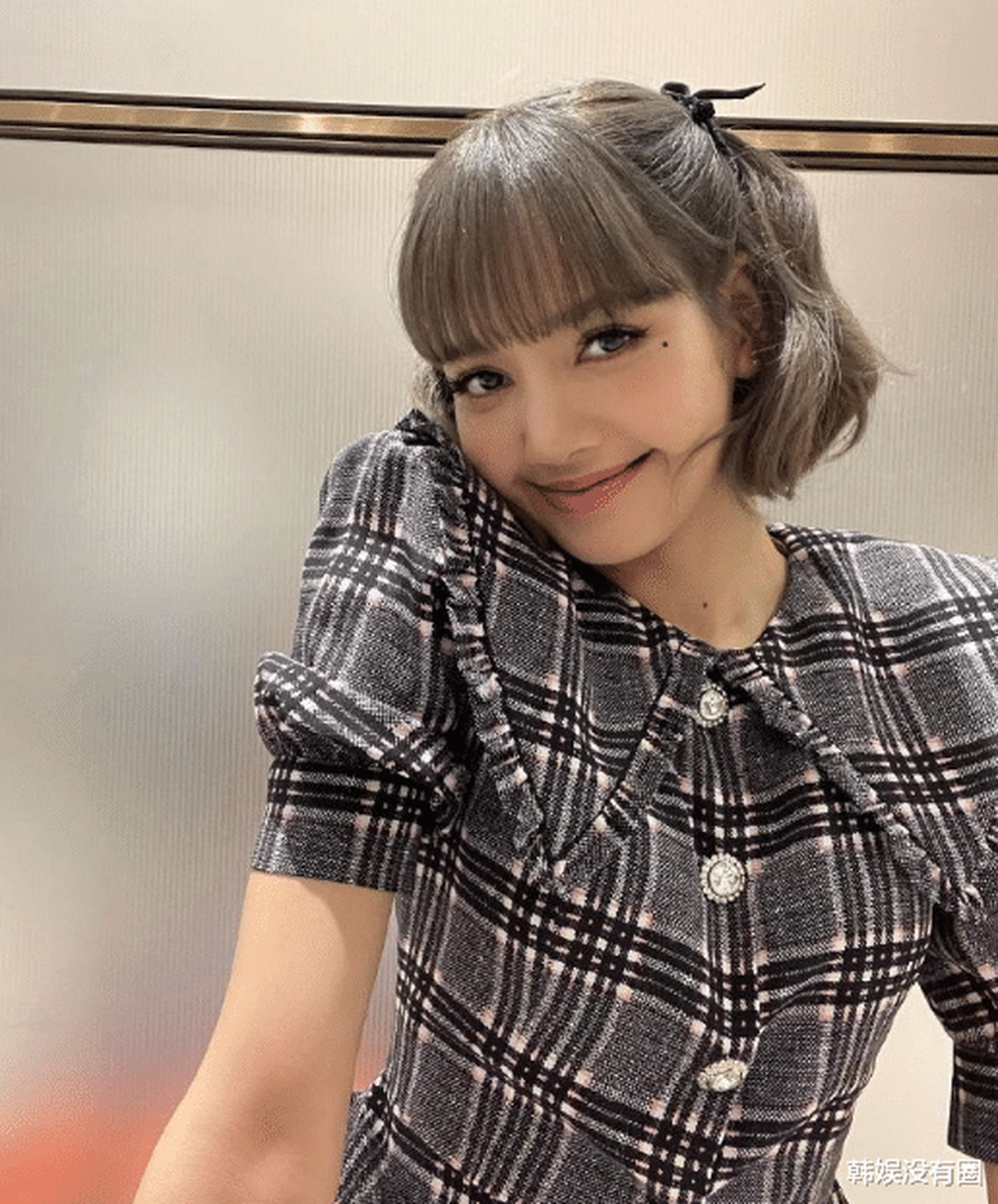 Lisa (Blackpink) trở thành hiện tượng âm nhạc xứ Hàn vang danh toàn cầu - 4 Lisa (Blackpink) trở thành hiện tượng âm nhạc xứ Hàn vang danh toàn cầu - 4