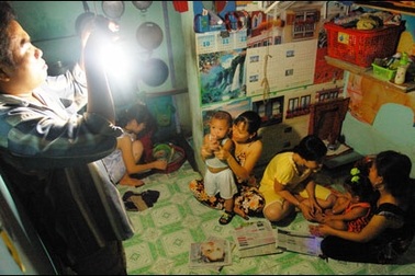 Gia hạn đăng ký giá điện cho hộ nghèo, hộ thu nhập thấp đến 15/5