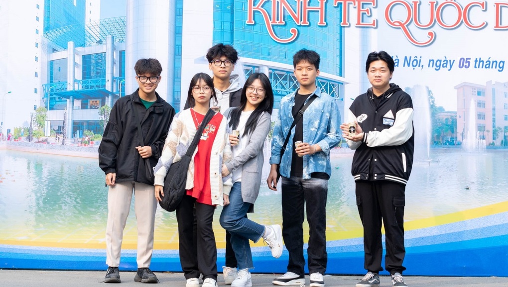 Trường Đại học Kinh tế Quốc dân yêu cầu 2 tố chất này ở sinh viên - 1 Trường Đại học Kinh tế Quốc dân yêu cầu 2 tố chất này ở sinh viên - 1