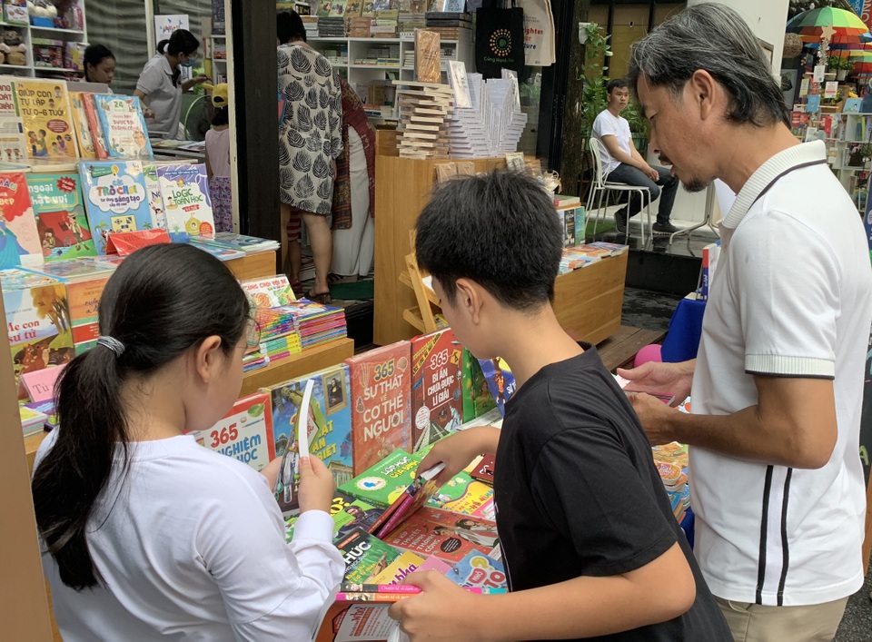 Khai mạc Ngày sách Việt Nam lần thứ 8 tại TPHCM - 6 Khai mạc Ngày sách Việt Nam lần thứ 8 tại TPHCM - 6