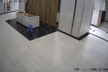 Người đàn ông bị đấm vì bảo vệ con trai khỏi chó tấn công