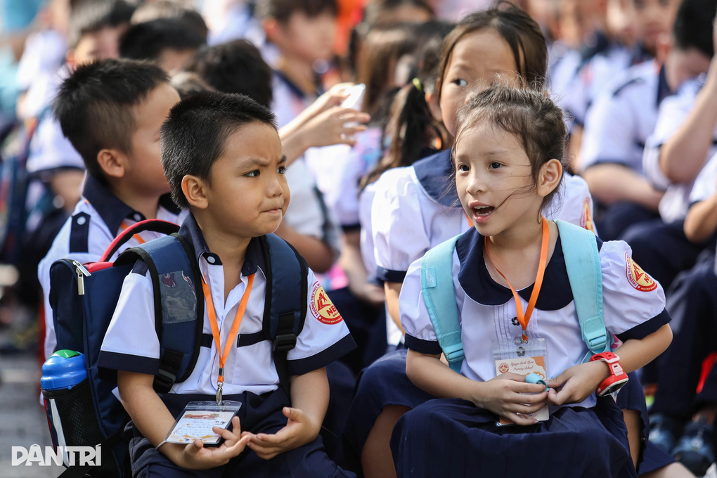 Học sinh được miễn phí bảo hiểm y tế, phụ huynh thở phào như vớ được “phao” - 3