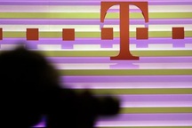 “Kẻ lộ mật” Edward Snowden tiếp tục gây sốc