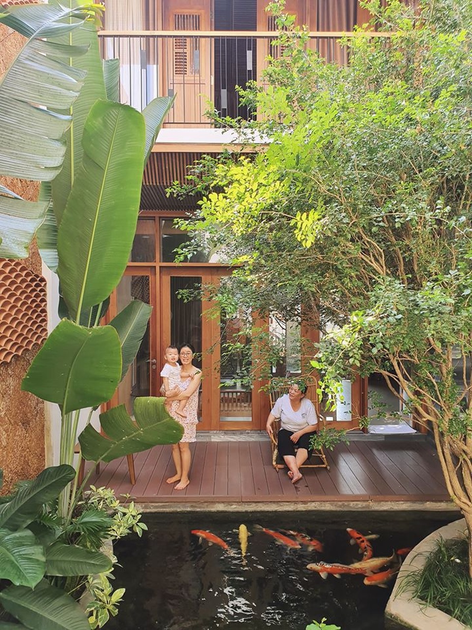 Gia đình trẻ ở Đà Nẵng làm vườn, nuôi cá trong biệt thự giữa phố - 12 Gia đình trẻ ở Đà Nẵng làm vườn, nuôi cá trong biệt thự giữa phố - 12