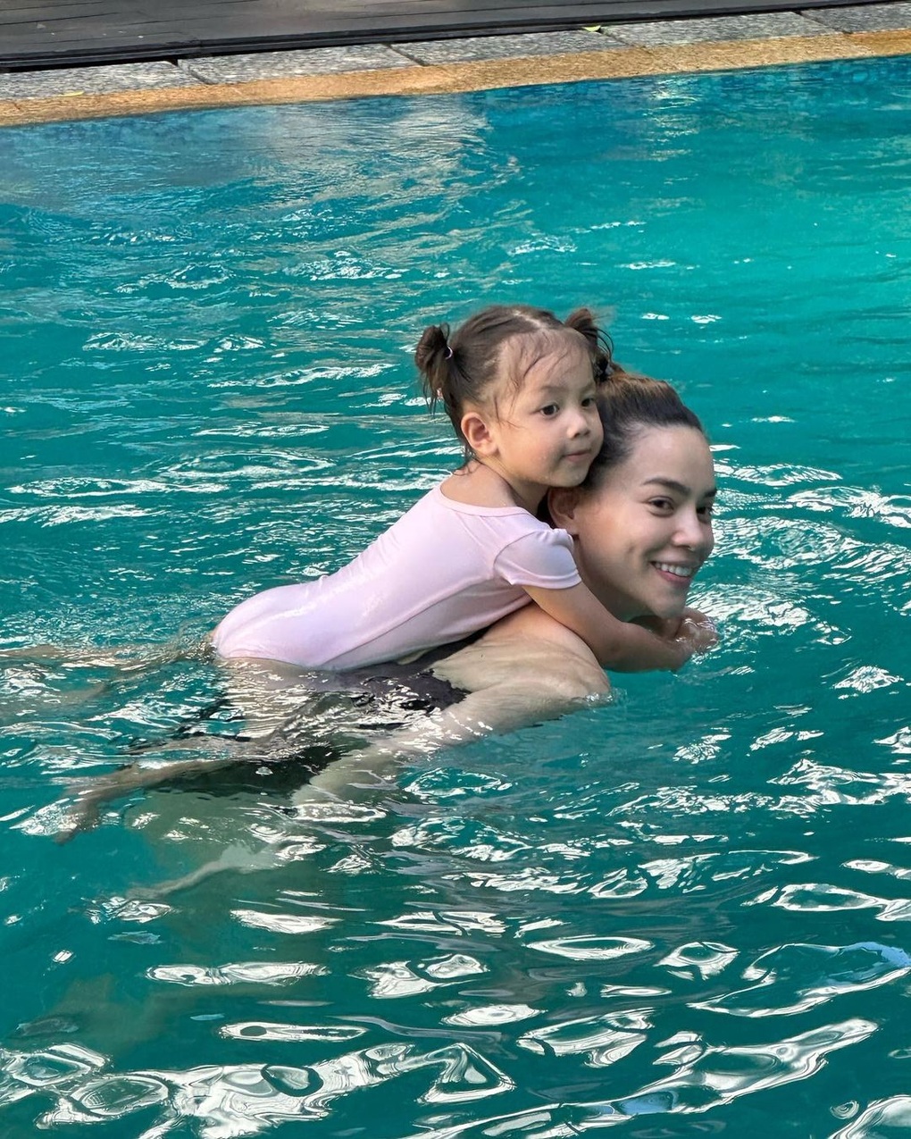 Hồ Ngọc Hà diện bikini nóng bỏng, khoe vóc dáng mẹ 3 con gây trầm trồ - 7 Hồ Ngọc Hà diện bikini nóng bỏng, khoe vóc dáng mẹ 3 con gây trầm trồ - 7
