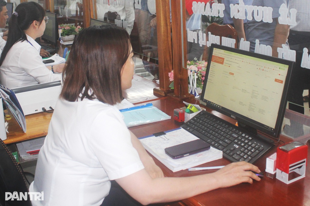 Tăng mức chi cho cán bộ đi công tác trong tỉnh, cao nhất 300.000 đồng/ngày - 1