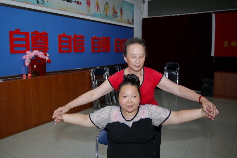 Cụ bà 6 năm cần mẫn dạy múa miễn phí cho người khuyết tật - 4 Cụ bà 6 năm cần mẫn dạy múa miễn phí cho người khuyết tật - 4