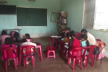 Lớp học miễn phí của cô giáo Mlê