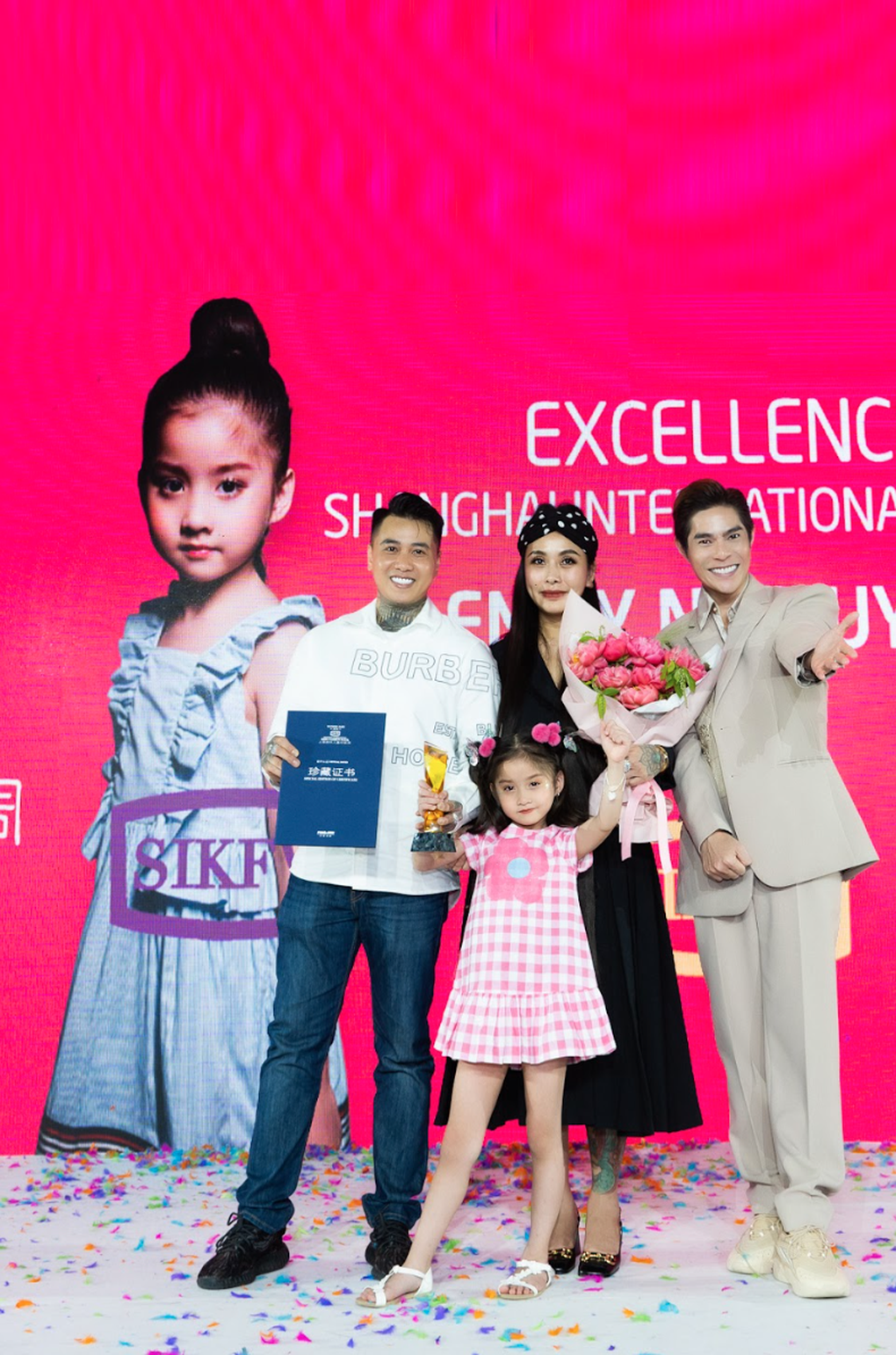 Emily Nhã Uyên đoạt giải Người mẫu nhí xuất sắc nhất tại Thượng Hải - 4 Emily Nhã Uyên đoạt giải Người mẫu nhí xuất sắc nhất tại Thượng Hải - 4