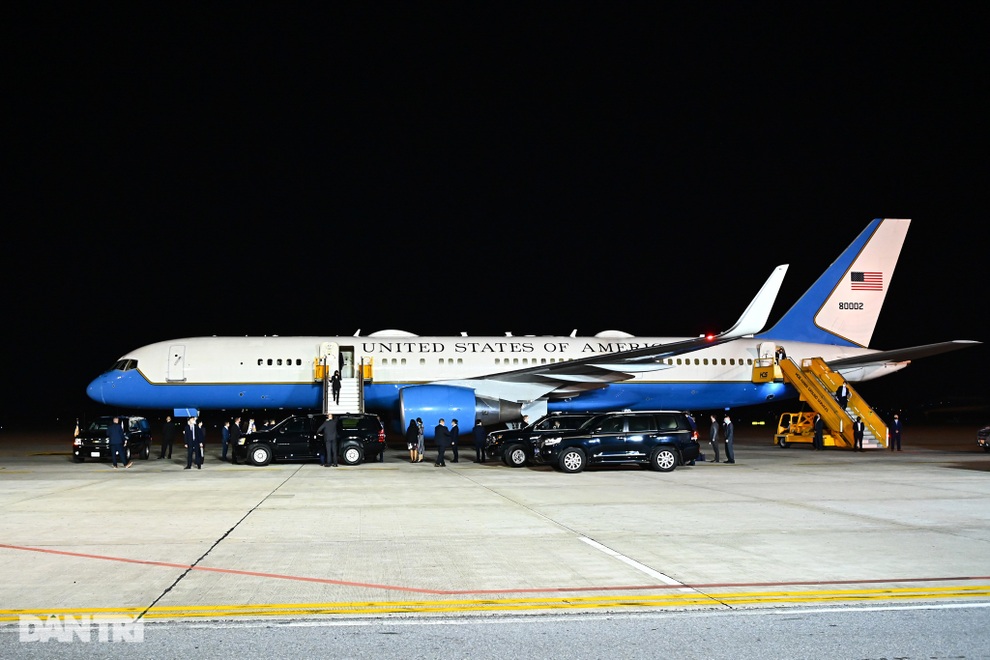 Soi dàn xe tinh hoa công nghiệp ô tô Mỹ lăn bánh trên đường phố Hà Nội - 1