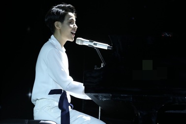 Vũ Cát Tường khoe cây đàn dương cầm 5 tỷ đồng độc nhất tại Việt Nam