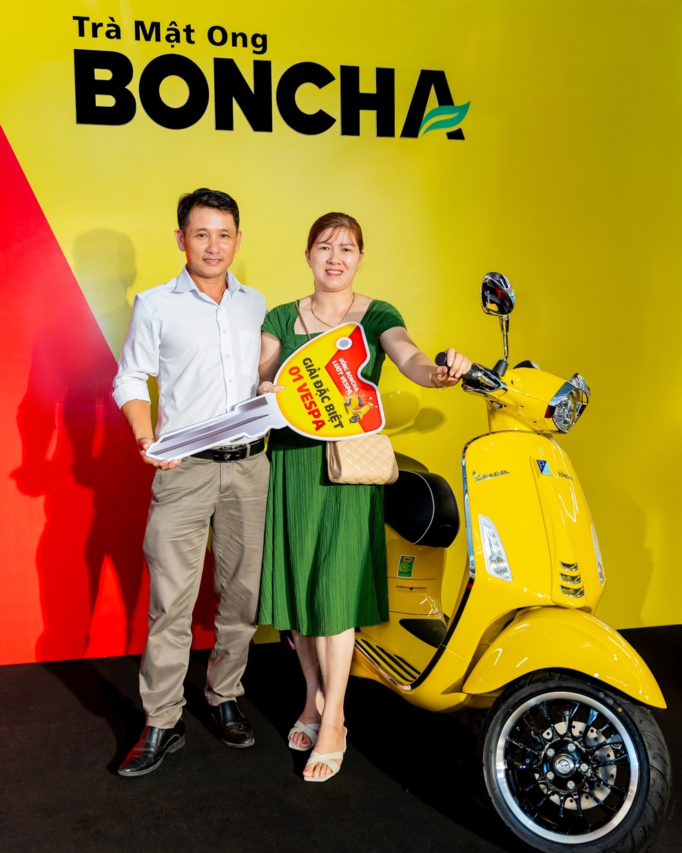 Trà mật ong BONCHA trao 3 xe Vespa cho khách hàng may mắn - 1 Trà mật ong BONCHA trao 3 xe Vespa cho khách hàng may mắn - 1