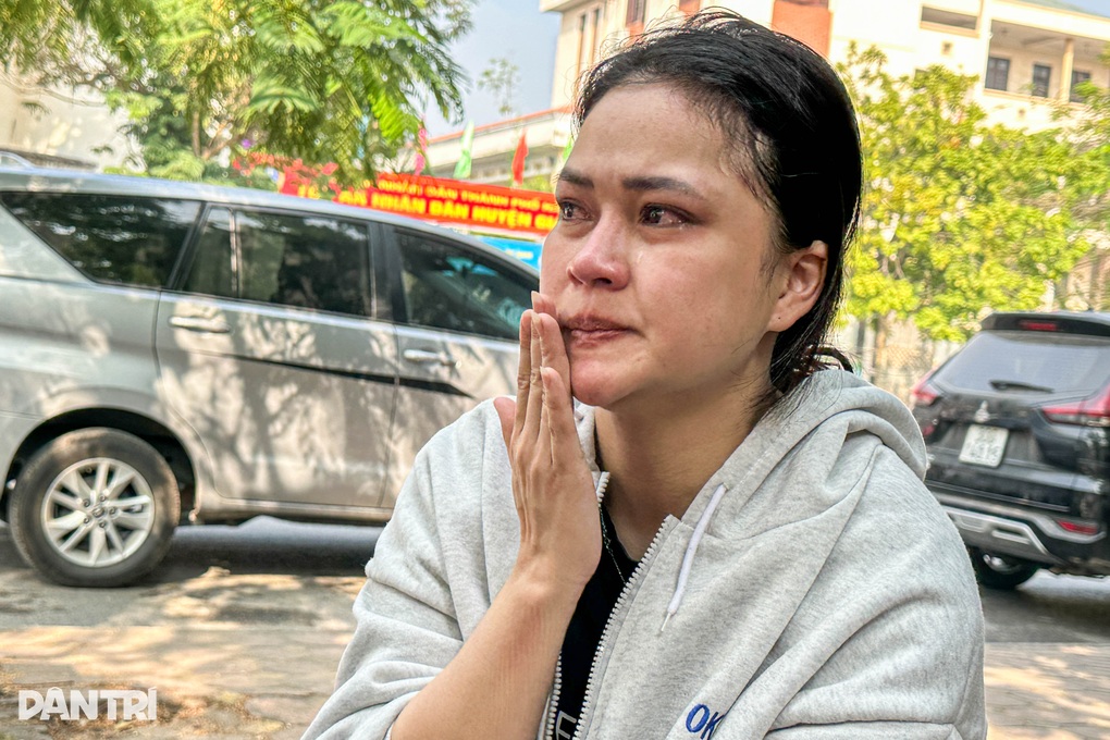 Vụ bảo mẫu làm bé trai tử vong: Mẹ nhận giấy khai tử trước giấy khai sinh - 1 Vụ bảo mẫu làm bé trai tử vong: Mẹ nhận giấy khai tử trước giấy khai sinh - 1