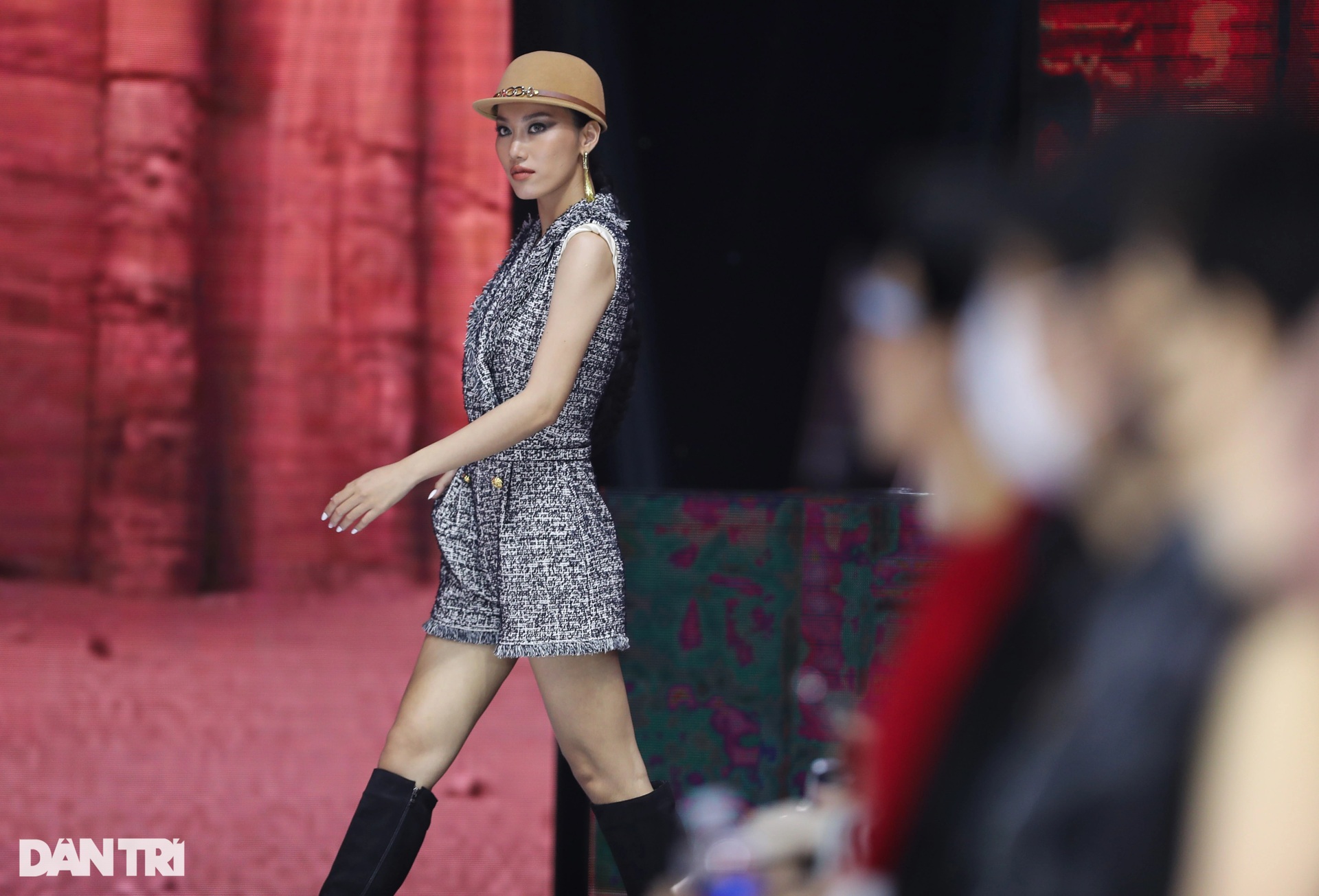 Hương Giang Idol, Thanh Hằng bùng nổ ở Tuần lễ Thời trang Việt Nam 2021 - 14