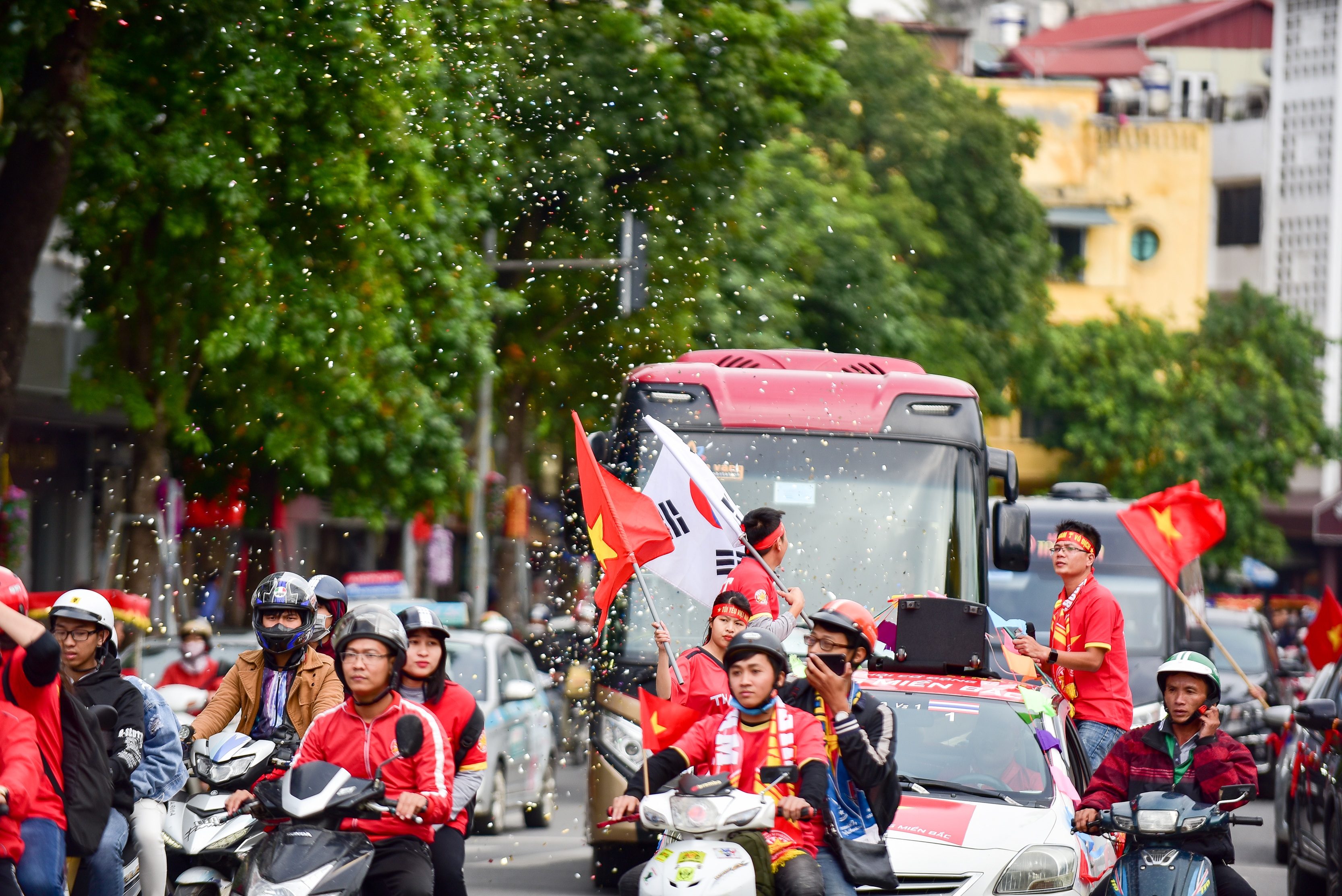 Cổ động viên tiếp lửa cho đội tuyển Việt Nam trước trận gặp Thái Lan - 9 Cổ động viên tiếp lửa cho đội tuyển Việt Nam trước trận gặp Thái Lan - 9