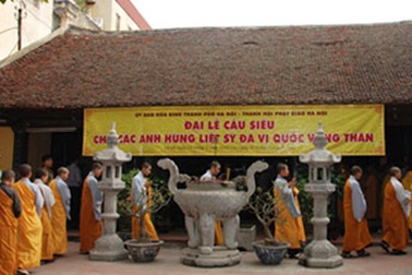 Cầu siêu cho các liệt sỹ bị thảm sát bằng bom B52 tại Hà Nội