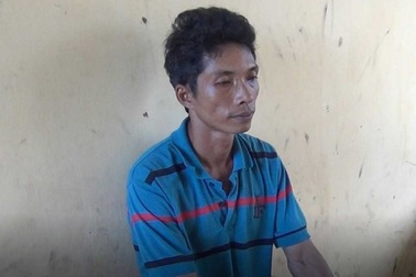 Nửa đêm tấn công bà hàng xóm, gã đàn ông cướp vàng đánh rơi quần