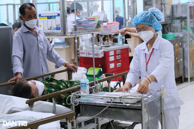 Giảm 66% người đăng ký học, TPHCM đối mặt với thiếu hụt điều dưỡng