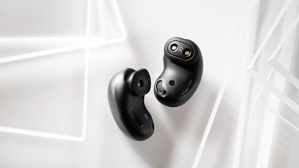 Đọ Galaxy Buds Live với AirPods Pro: Thiết kế lạ, dung lượng pin lâu hơn - 4 Đọ Galaxy Buds Live với AirPods Pro: Thiết kế lạ, dung lượng pin lâu hơn - 4