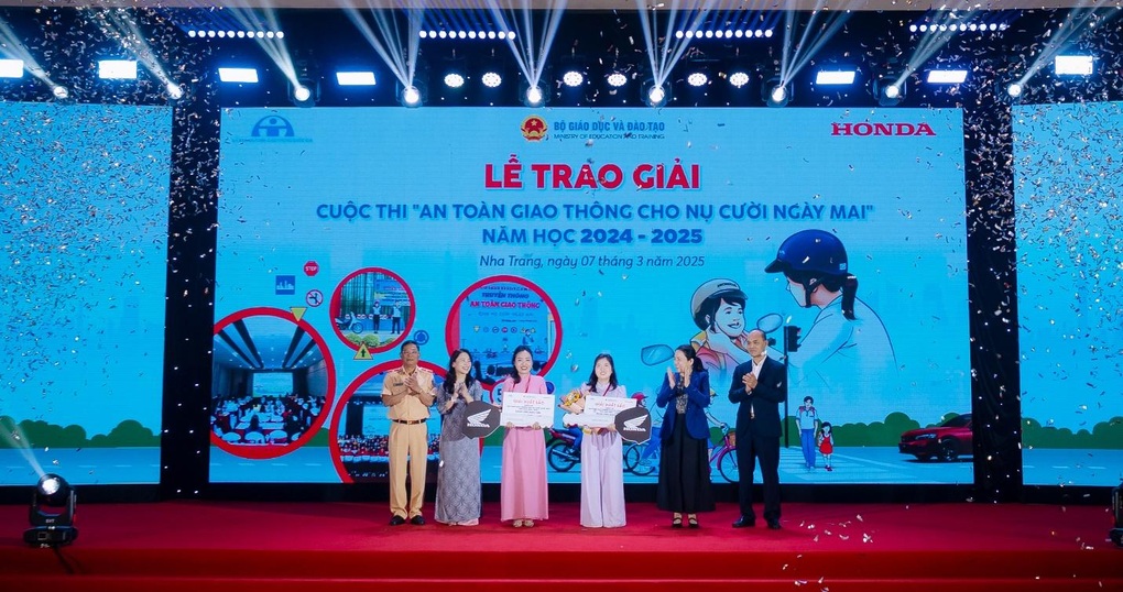 Honda trao hơn 1.500 giải trong cuộc thi An toàn giao thông cho nụ cười ngày mai - 1 Honda trao hơn 1.500 giải trong cuộc thi An toàn giao thông cho nụ cười ngày mai - 1
