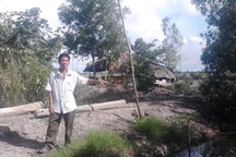 Buộc cán bộ cắn xén tiền hỗ trợ hạn mặn trả lại tiền, xin lỗi người dân