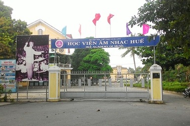 Giám đốc Học viện Âm nhạc Huế bị khiển trách về Đảng