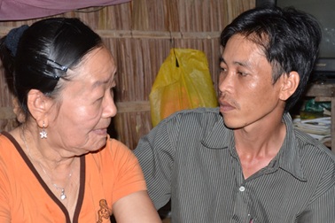 Phụ nữ trẻ đẹp biến thành bà già