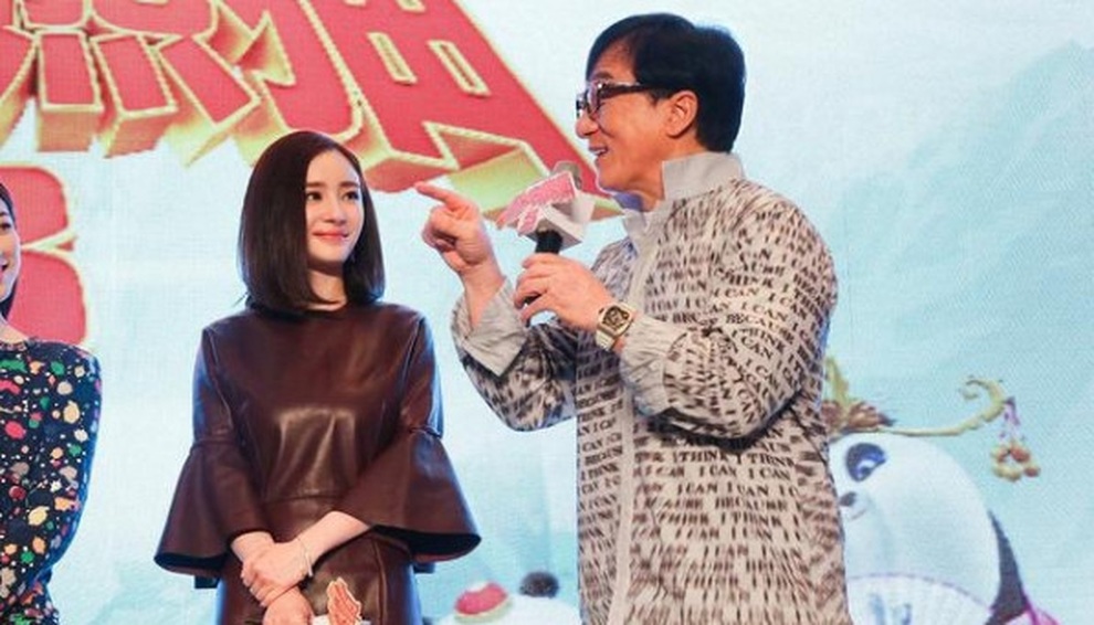 Sốt ảnh Dương Mịch thời thiếu nữ ngồi bên Thành Long... quảng cáo xe máy - 4