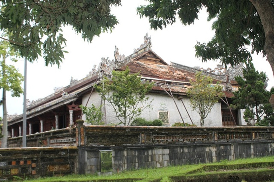 Khai quật khảo cổ ngôi điện đặt ngai vàng 13 đời vua Nguyễn - 1 Khai quật khảo cổ ngôi điện đặt ngai vàng 13 đời vua Nguyễn - 1