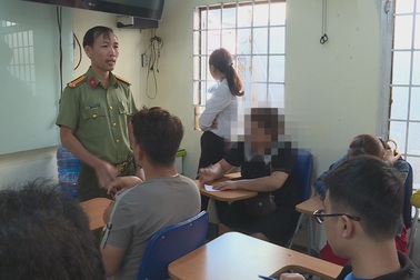Phát hiện trung tâm tổ chức thi ngoại ngữ “chui” cho hàng loạt học viên