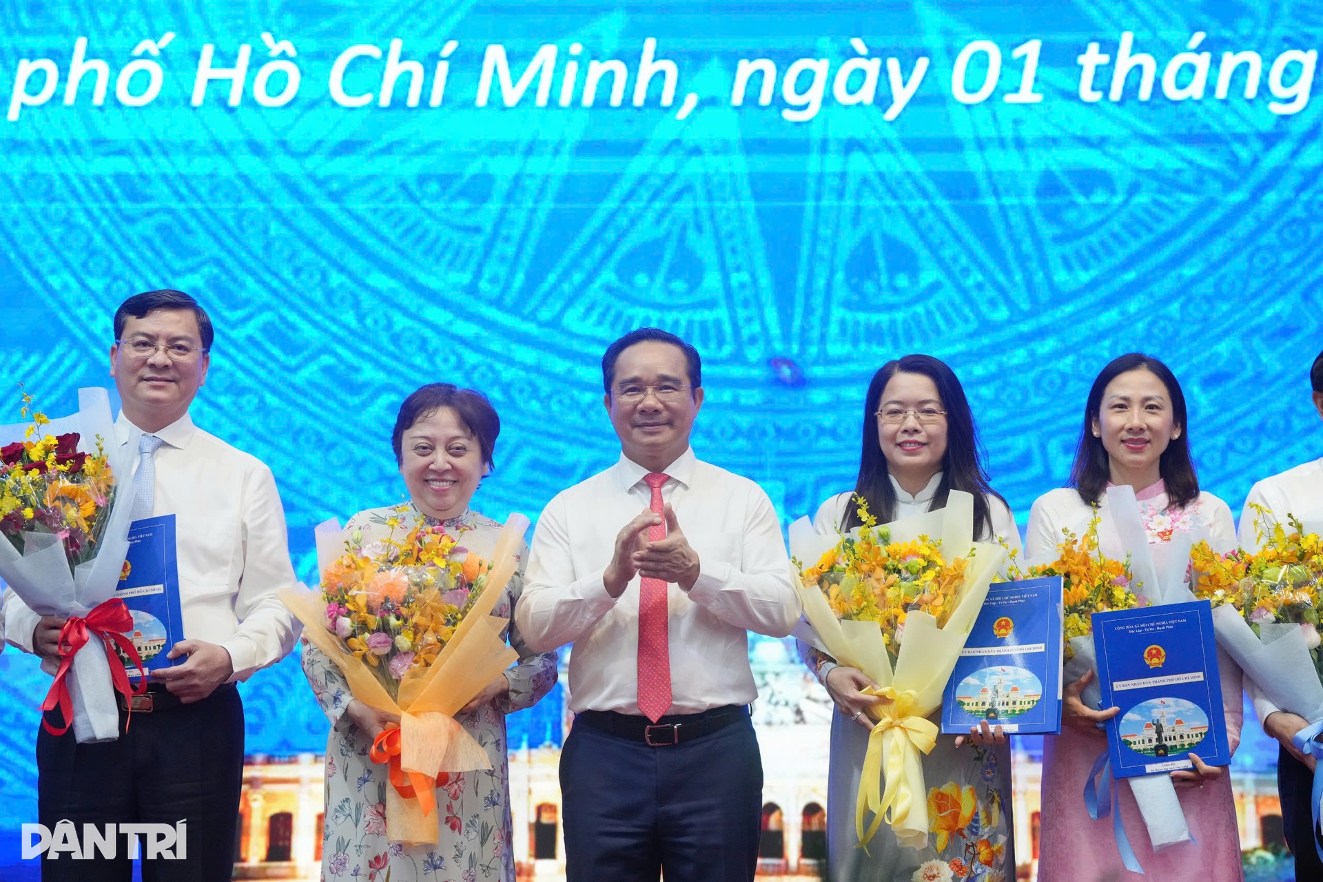 Phiên họp đầu tiên, kiện toàn nhân sự sở, ngành TPHCM mới - 8 Phiên họp đầu tiên, kiện toàn nhân sự sở, ngành TPHCM mới - 8