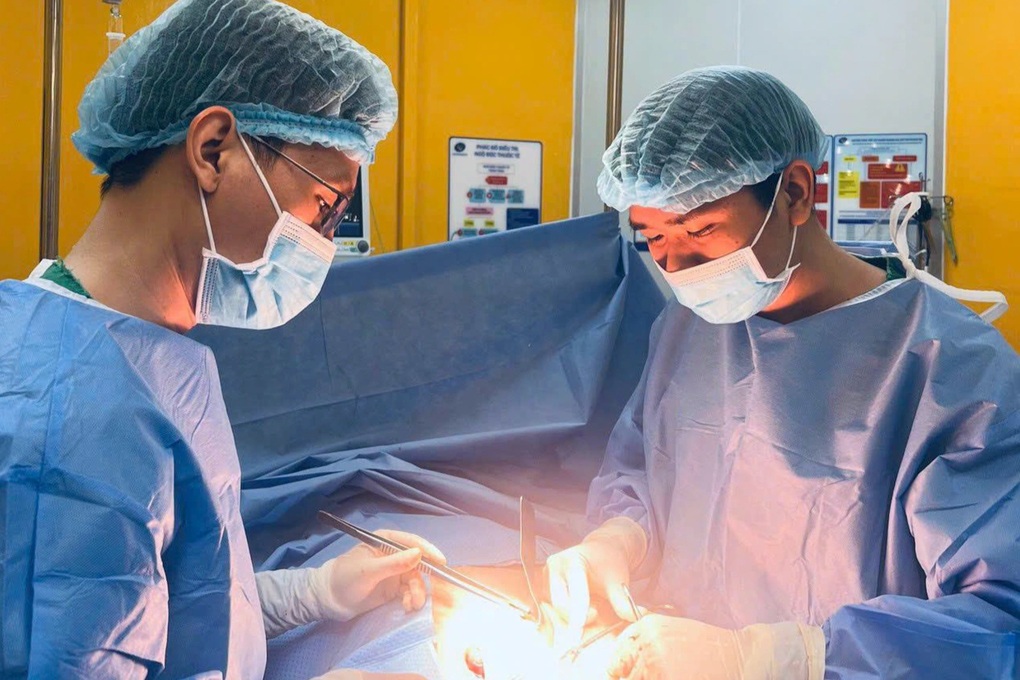 Sang Việt Nam chữa trị căn bệnh “hiểm” dễ nhầm với đầy hơi - 1 Sang Việt Nam chữa trị căn bệnh “hiểm” dễ nhầm với đầy hơi - 1
