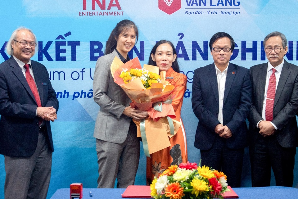 Dự án Trưng Vương - cầu nối đưa sinh viên ĐH Văn Lang từ lý thuyết đến ứng dụng - 2 Dự án Trưng Vương - cầu nối đưa sinh viên ĐH Văn Lang từ lý thuyết đến ứng dụng - 2