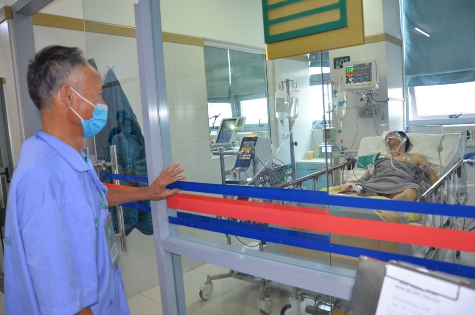 Xót xa cảnh cha nghèo cầu xin bạn đọc cứu con trai đã 3 lần ngừng tim - 3 Xót xa cảnh cha nghèo cầu xin bạn đọc cứu con trai đã 3 lần ngừng tim - 3