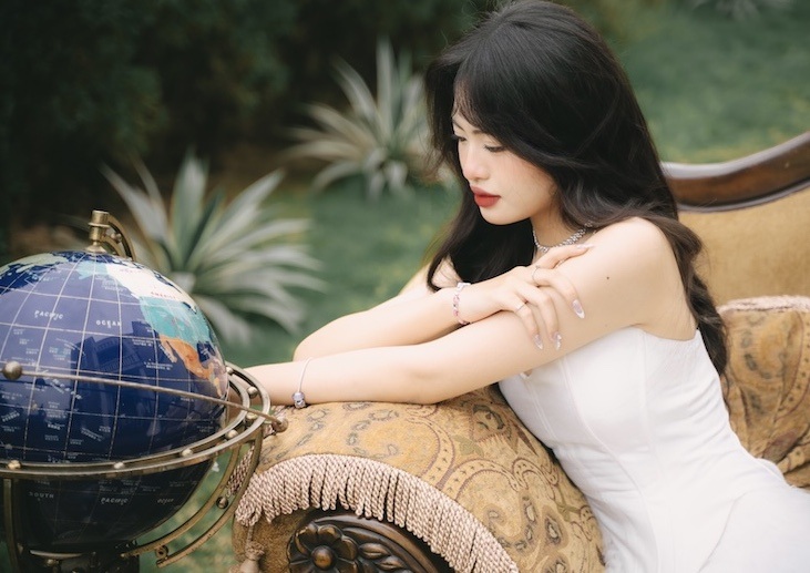 View - Hoa khôi cao 1,70m gây chú ý với tài ca hát, chơi nhạc cụ | Báo Dân trí