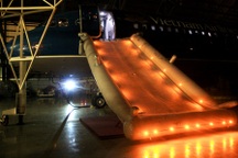 Máy bay Vietnam Airlines hạ cánh khẩn cấp trên mặt nước