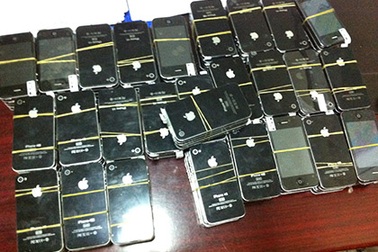 Hà Nội: Bắt vụ buôn lậu hơn 100 chiếc điện thoại iPhone 