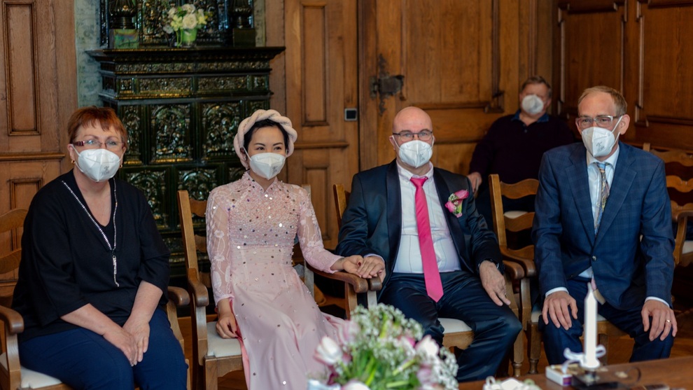 Đám cưới mùa dịch chỉ có 5 người của cô dâu Việt và chú rể Đức - 1 Đám cưới mùa dịch chỉ có 5 người của cô dâu Việt và chú rể Đức - 1