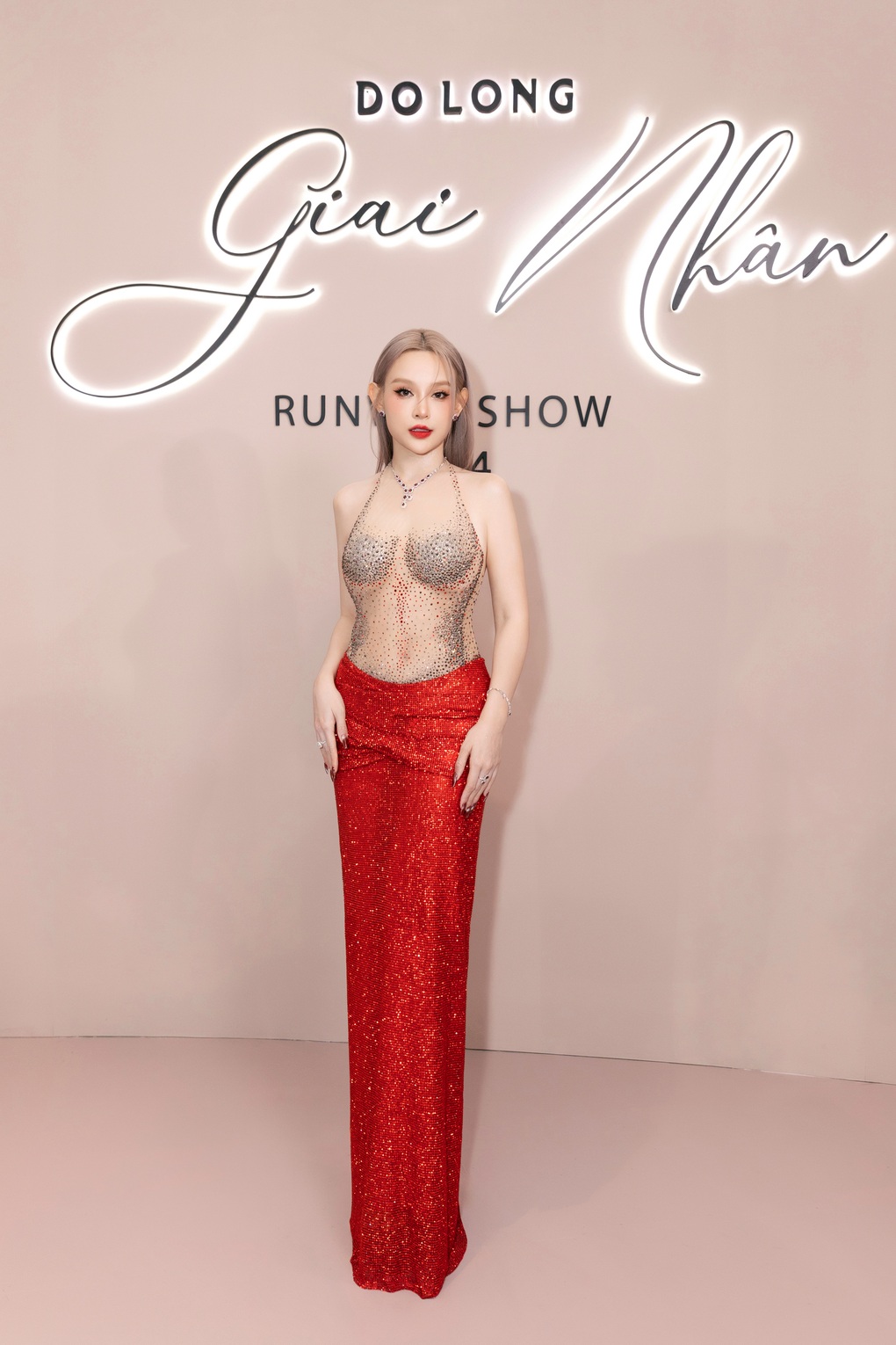 Trấn Thành đi xem show thời trang cùng Hari Won, biểu cảm gây chú ý - 11 Trấn Thành đi xem show thời trang cùng Hari Won, biểu cảm gây chú ý - 11