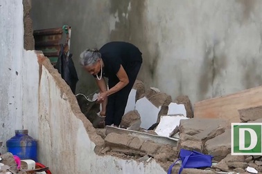 Trở về sau trú bão, người dân chứng kiến xóm làng "nát vụn"