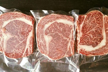 Quà Tết mấy miếng thịt bò, vài lát cá sống: Mẹ vợ giật mình