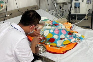 Trẻ 2 tháng tuổi phải thở máy vì loại virus hay gặp mùa rét