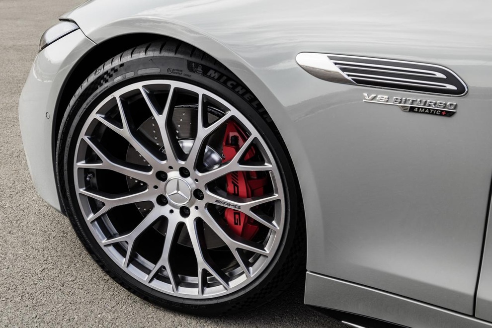 Mercedes-AMG SL 2022 trình làng: Người đẹp với tâm hồn quái thú - 2 Mercedes-AMG SL 2022 trình làng: Người đẹp với tâm hồn quái thú - 2