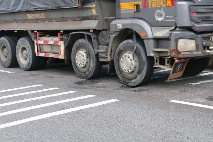 Mang tiếng là gói thầu được thực hiện bởi nguồn Trái phiếu Chính phủ, nhưng gói thầu này nhanh chóng khiến người dân bức xúc