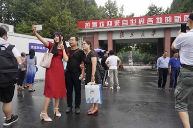 Trung Quốc: Nhiều trường ĐH giảm số ngày nghỉ lễ để tránh Covid-19 lây lan