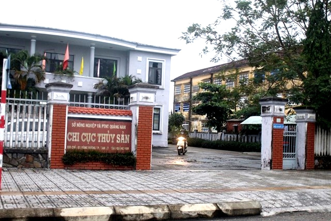 Khởi tố nguyên Chi cục trưởng Chi cục Thủy sản nhận hối lộ - 1 Khởi tố nguyên Chi cục trưởng Chi cục Thủy sản nhận hối lộ - 1