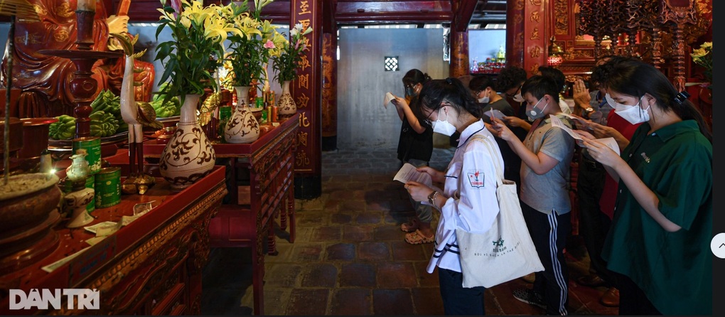 Chọn hướng bàn học, mời thầy cúng trợ thi cận ngày sĩ tử vượt ải - 1 Chọn hướng bàn học, mời thầy cúng trợ thi cận ngày sĩ tử vượt ải - 1