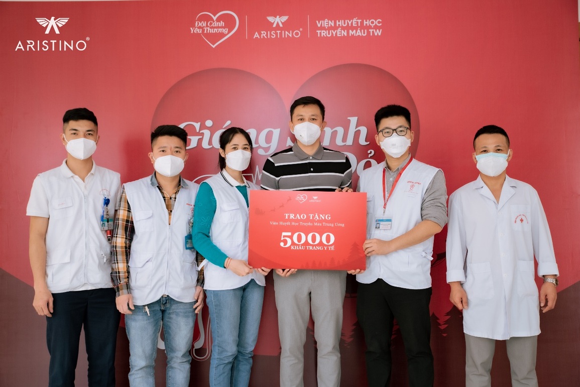 Aristino đem Đôi Cánh Yêu Thương sưởi ấm Giáng sinh đỏ - 3 Aristino đem Đôi Cánh Yêu Thương sưởi ấm Giáng sinh đỏ - 3