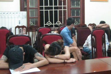 Góc khuất sau những đêm cuồng loạn 