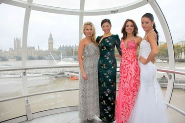 Thí sinh Hoa hậu thế giới tham quan London